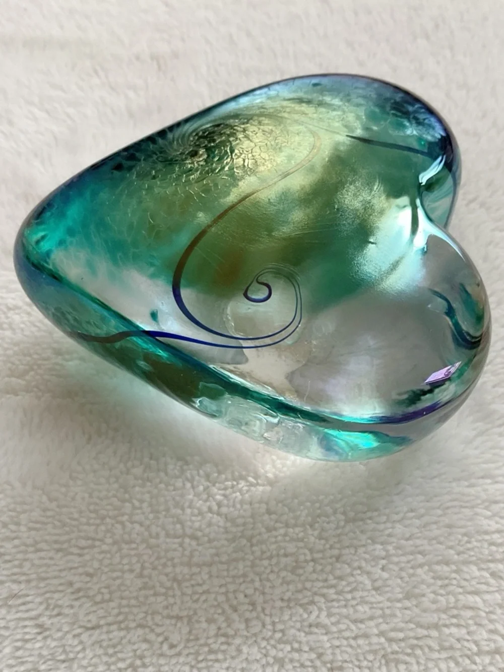 Robert Held Art Glass Heart Paperweight Iridescent Signed Canada 2”